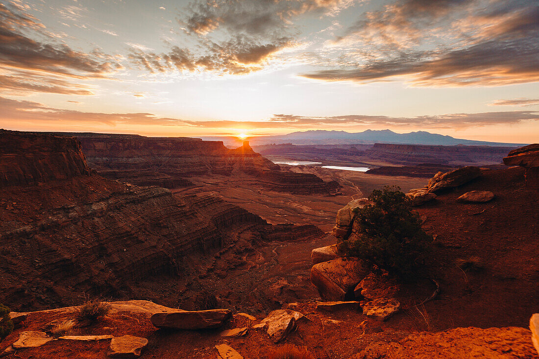 Scenic view of sunrise over vast canyon of Dead Horse State Park, Utah, USA