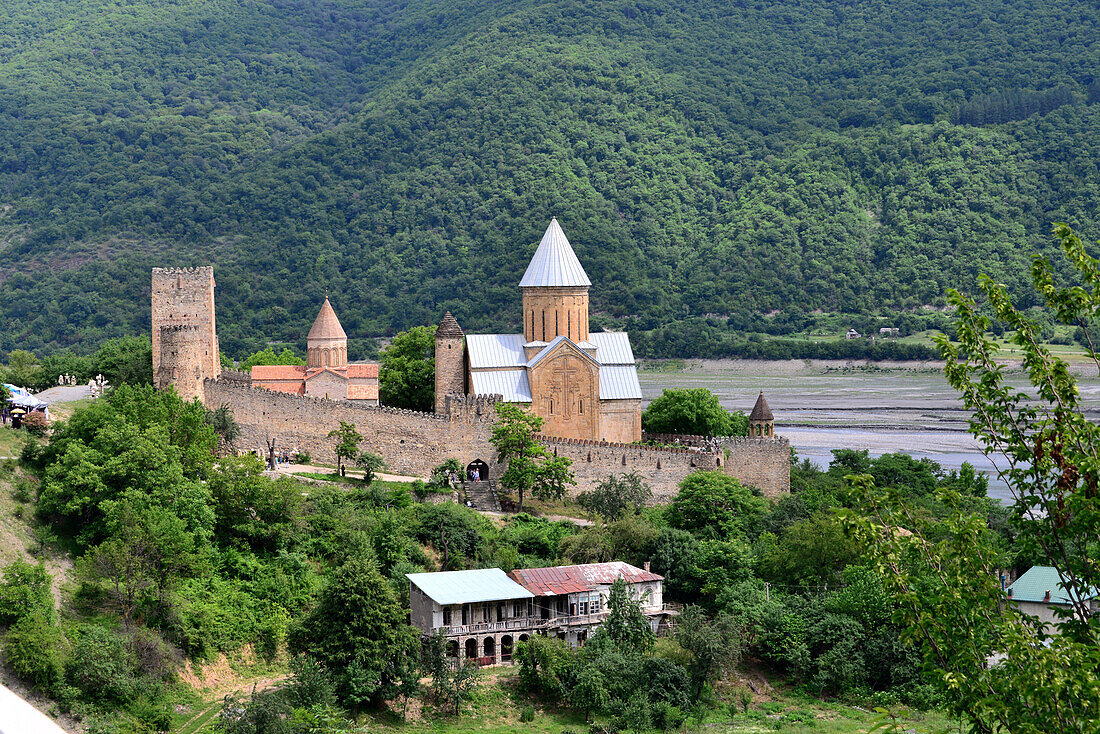 castlechurch Ananuri at the old Military road, Big Caucasus, Georgia