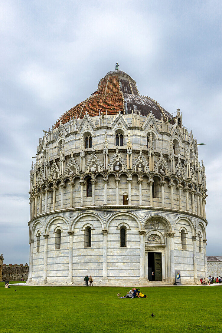 Tourists in front of baptistery, Miracles square. Europe, Italy, Tuscany, Pisa
