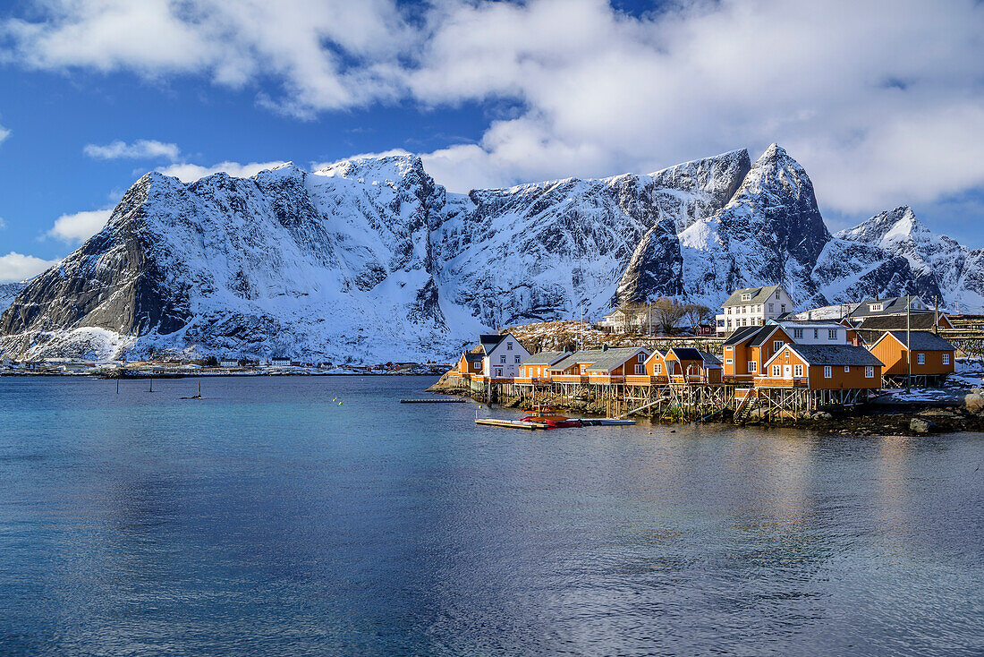 Fischerhäuser und Hafen von Hamnoy, Hamnoy, Lofoten, Nordland, Norwegen