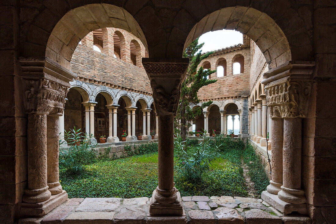 The cloister of Colegiata de Santa Maria la Mayor. Alquezar, Huesca, Aragon, Spain, Europe