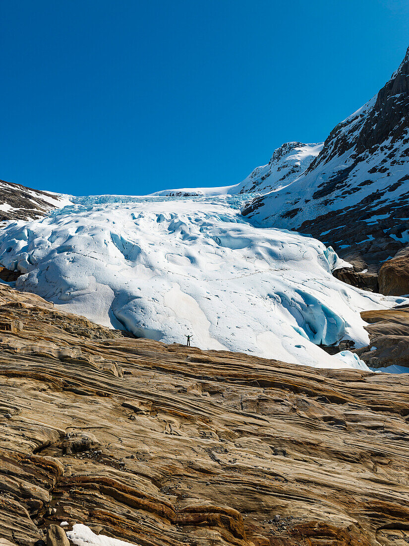 Wandern am Svatisvatnet Gletscher, Nordland, Norwegen