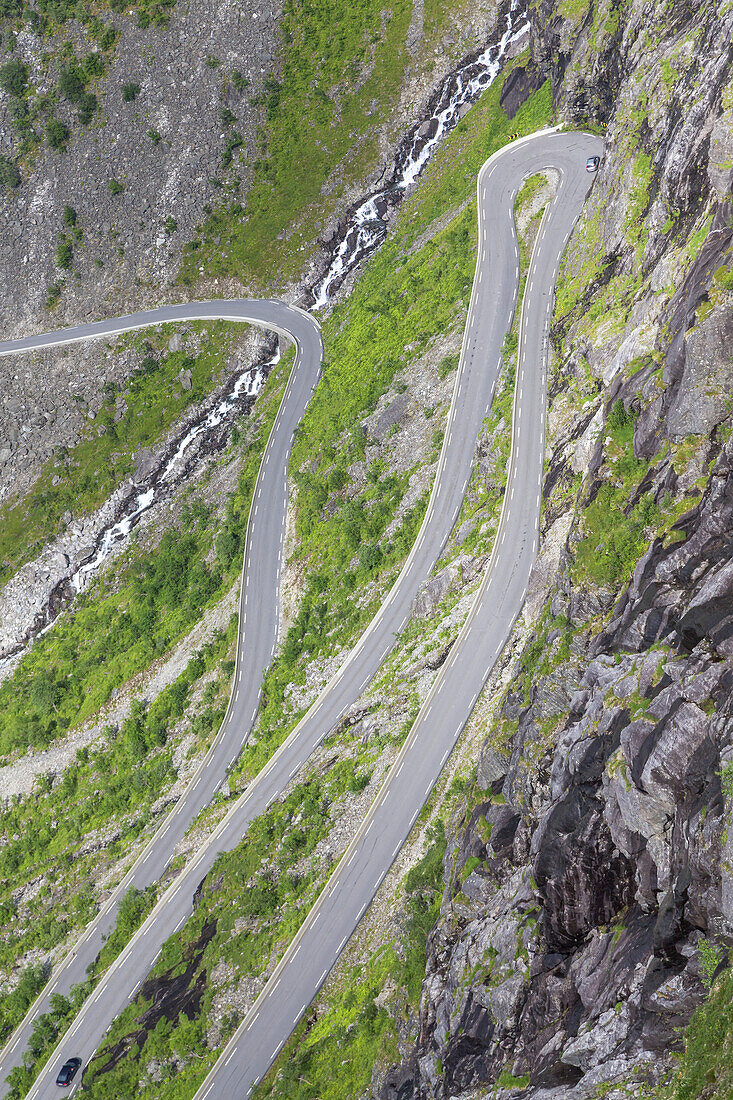 Blick auf die Straße Trollstigen, Trollleiter, Landschaftsroute Geiranger-Trollstigen, Rauma, Møre og Romsdal, Fjordnorwegen, Südnorwegen, Norwegen, Skandinavien, Nordeuropa, Europa