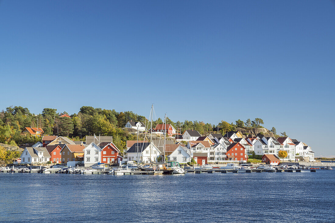 Blick auf die Schärenwelt und Gjeving, Aust-Agder, Sørlandet, Südnorwegen, Norwegen, Skandinavien, Nordeuropa, Europa