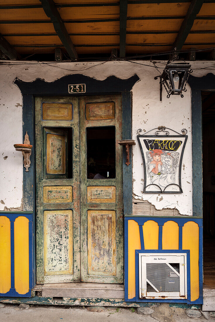 Tür zu einer Bar, Salento, UNESCO Welterbe Kaffee Dreieck (Zona Cafatera), Departmento Quindio, Kolumbien, Südamerika