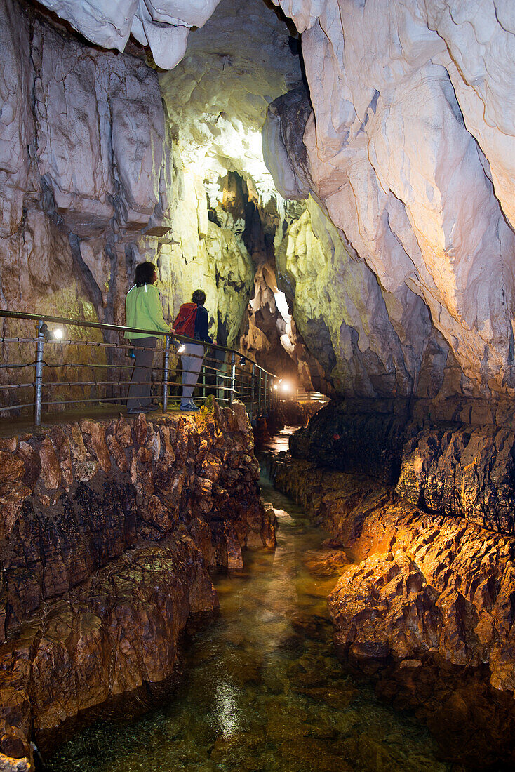 Die großartige Tropfsteinhöhle Grotta di Stiffe nahe Aquila, Grotta di Stiffe, Abruzzen, Italien