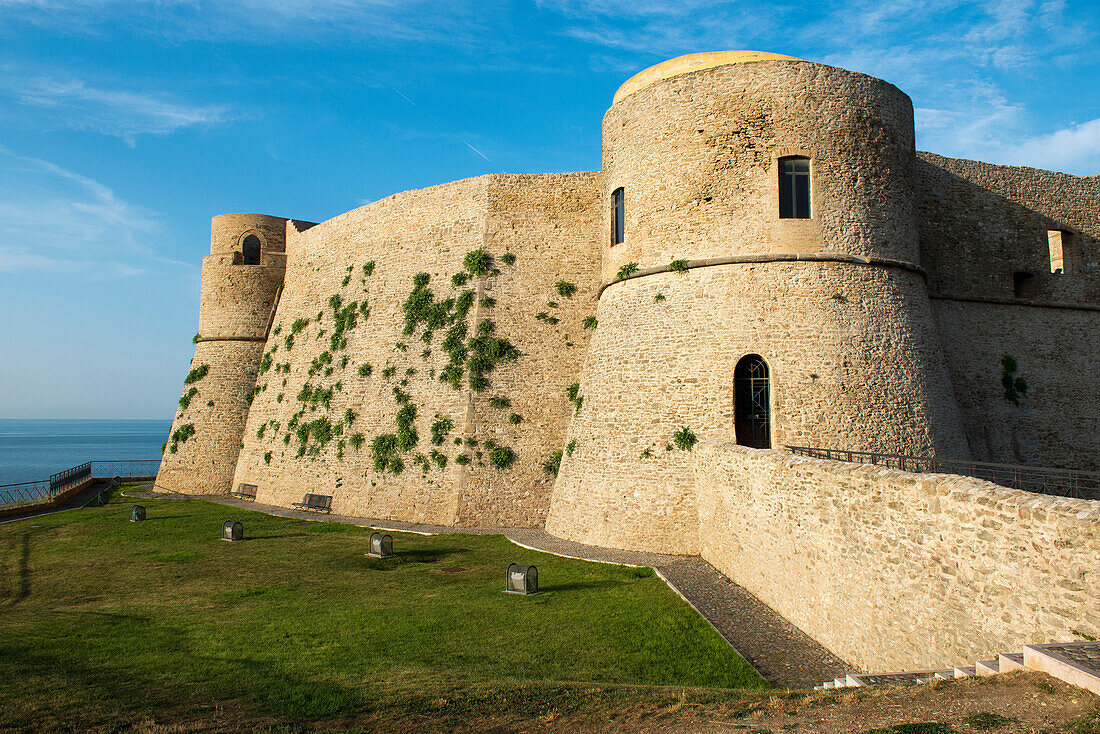 Die Festung der Hafenstadt Ortona an der Adria, Ortona, Abruzzen, Italien