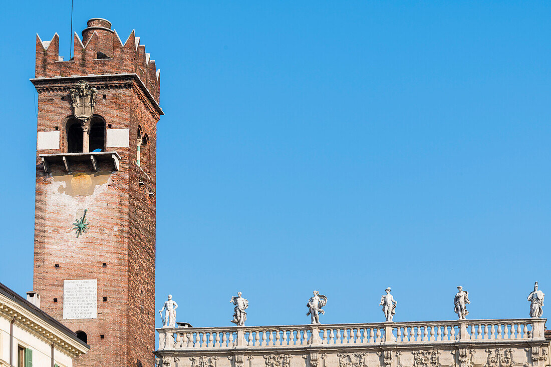 Gardello Turm, Palazzo Maffei, Piazza delle Erbe, Verona, Venetien, Italien