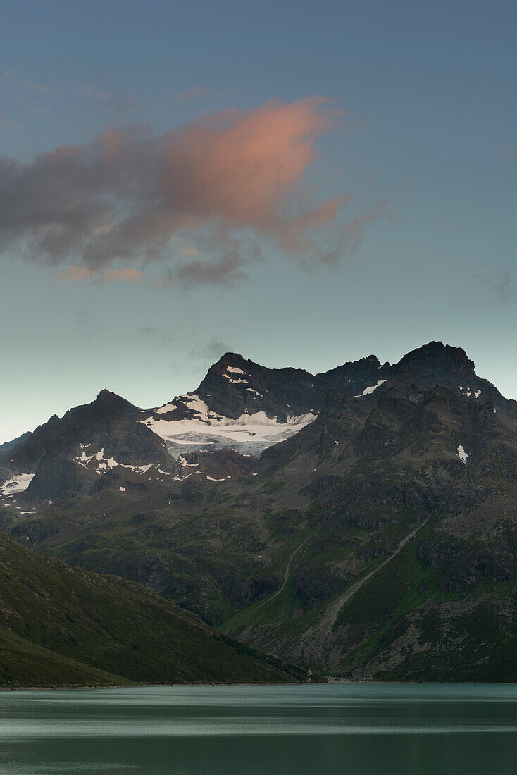 Silvrettasee, Abenddämmerung, Schattenspitze, Schattenspitzgletscher, Bezirk Bludenz, Vorarlberg, Österreich, Europa