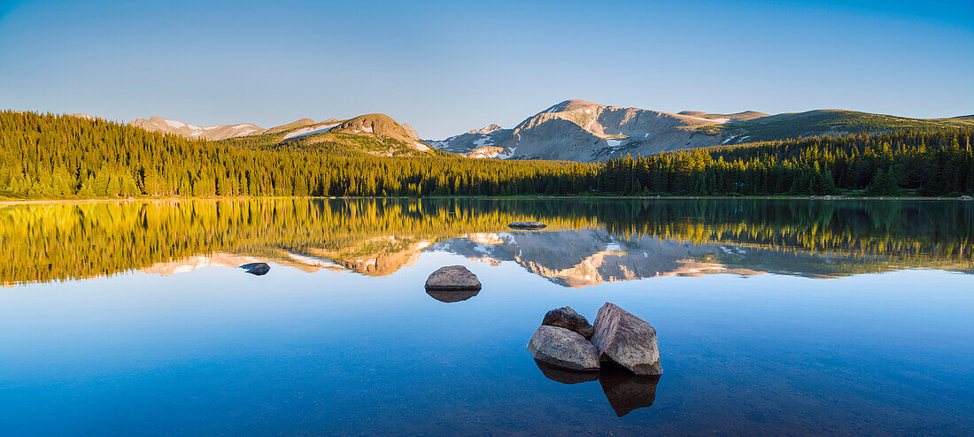 Spiegelung im Brainard Lake, Colorado, USA