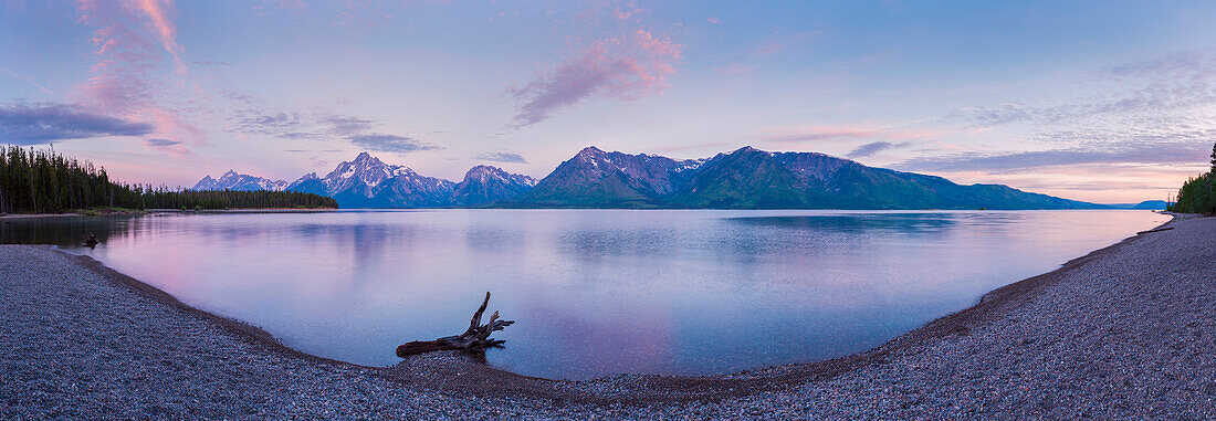 sunrise at Jackson Lake, Grand Teton National parc, Wyoming, USA