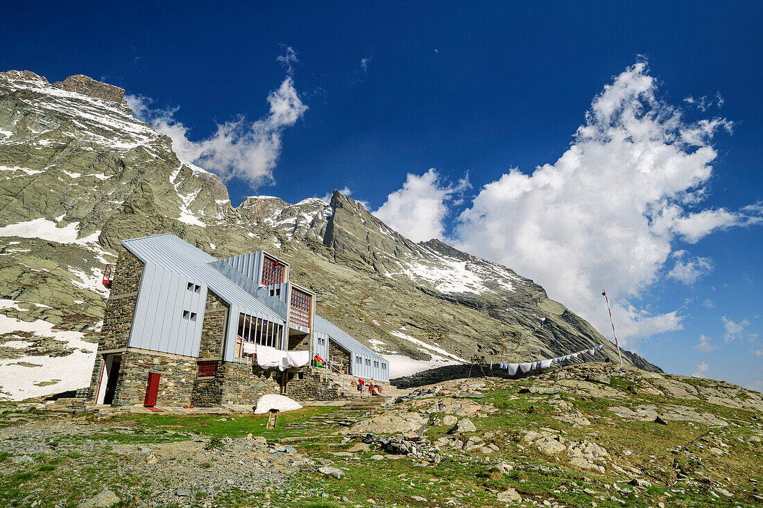 Hut rifugio Vallanta, Giro di Monviso, Monte Viso, Monviso, Cottian Alps, Piedmont, Italy