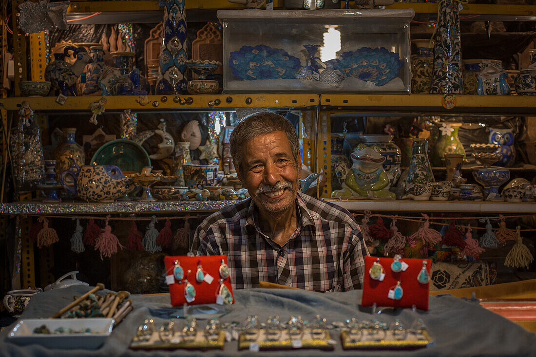 Iranische Türkise im Basar von Nishapur, Iran, Asien