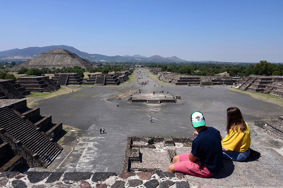 Blick von der Mondpyramide, Pyramidenanlage von Teotihuacan bei Mexico City, Mexiko