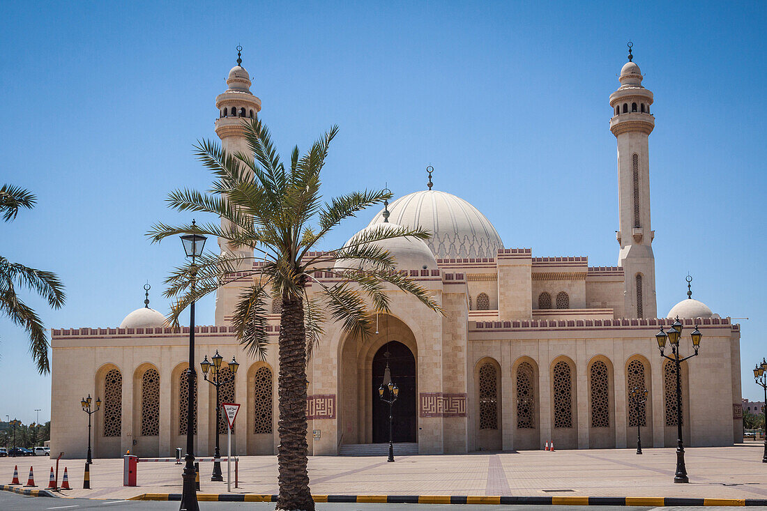 the al fateh grand mosque, the biggest mosque in bahrein, manama, kingdom of bahrain, persian gulf, middle east