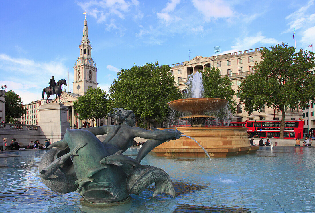 UK, England, London, Trafalgar Square, fountain