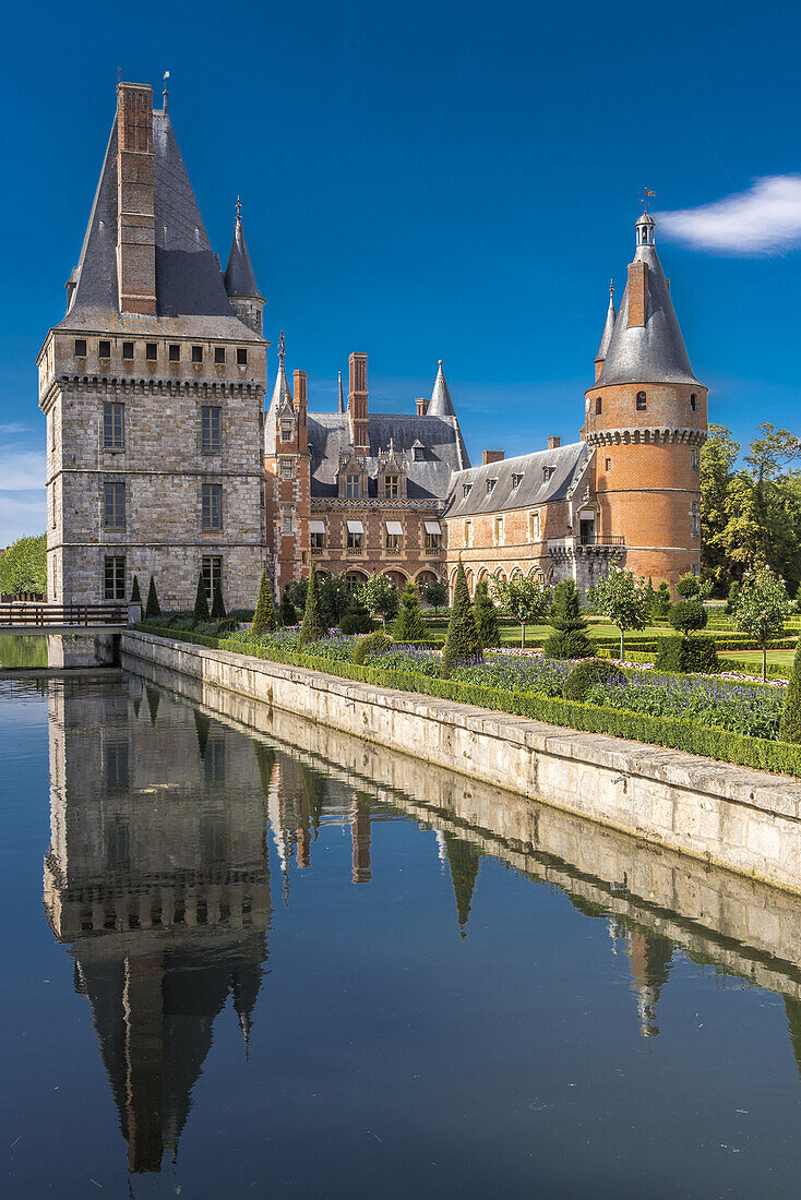 France, Centre Val de Loire, Eure et Loir, Chateau de Maintenon and French formal garden