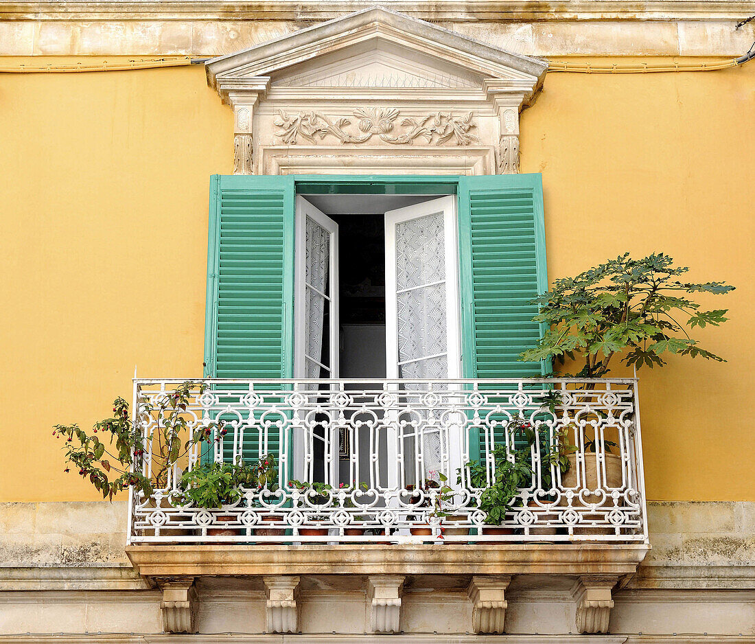 Italy, Apulia, Itria Valley, Martina-Franca, window with a balcony