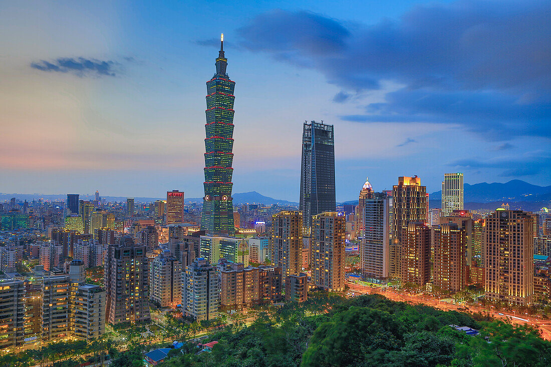 Taiwan, Taipei City Skyline, 101 Buiding, sunset from Elephnat Hill