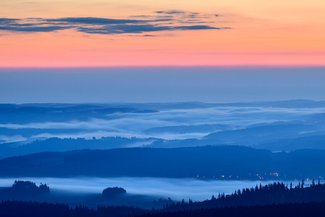 Morgenstimmung mit Nebel im Tal, vom Feldberg, Feldberg, Schwarzwald, Baden-Württemberg, Deutschland