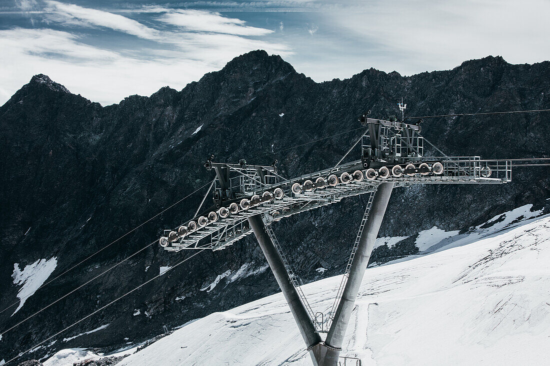 Söldner Ski lift prop on glacier, E5, Alpenüberquerung, 5th stage, Braunschweiger Hütte,Ötztal, Rettenbachferner, Tiefenbachferner, Panoramaweg to Vent, tyrol, austria, Alps