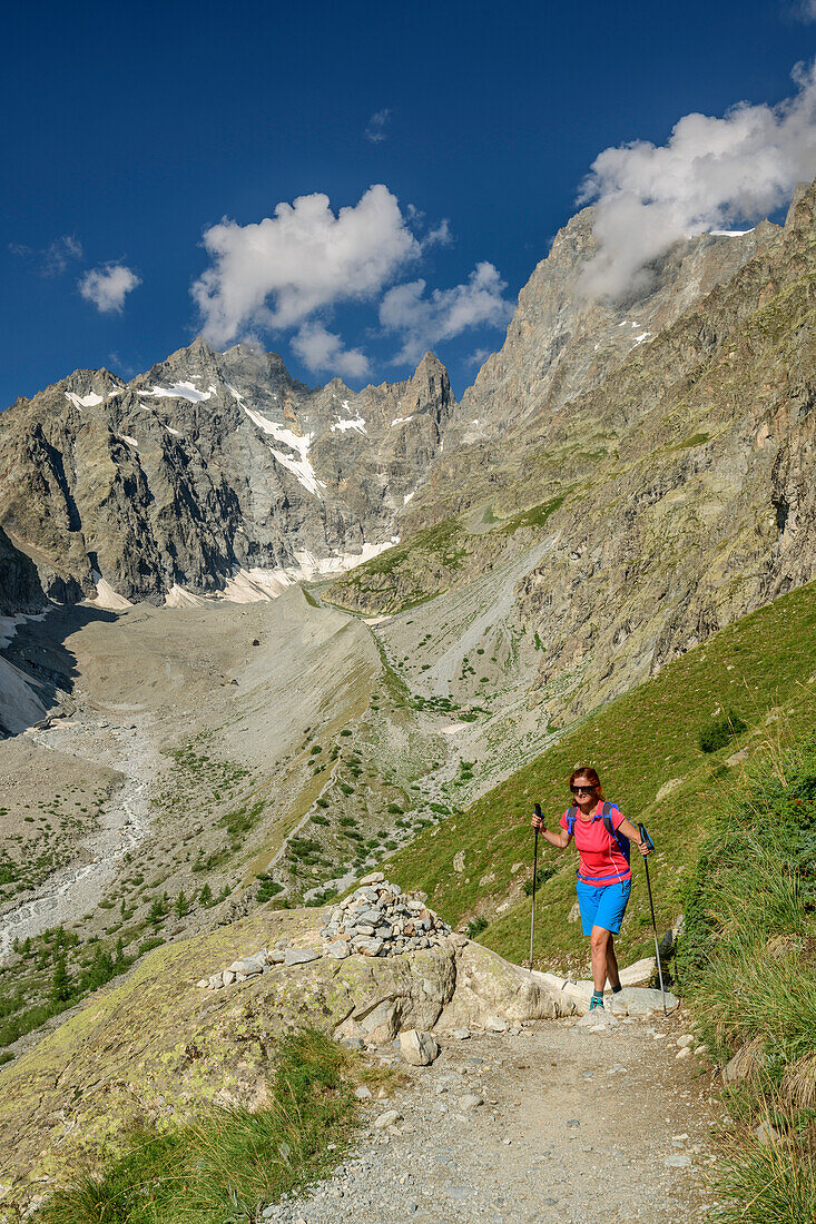 Woman hiking with Pic Coolidge and Barre des Ecrins in background, ascend to hut Refuge Glacier Blanc, Ecrins, National Park Ecrins, Dauphine, Dauphiné, Hautes Alpes, France