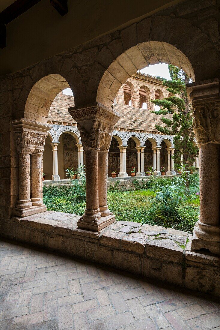 The cloister of Colegiata de Santa Maria la Mayor. Alquezar, Huesca, Aragon, Spain, Europe.