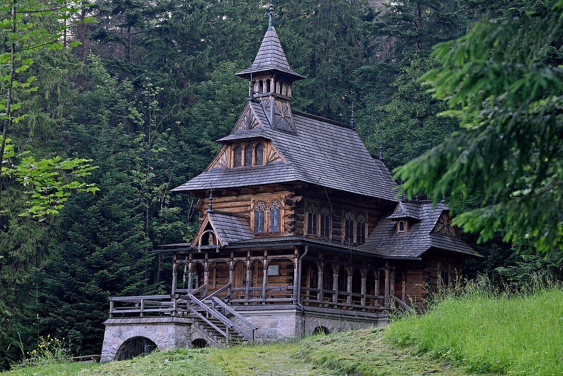 Chapelle du Sacre-Coeur de Jesus dans le quartier de Jaszczurowka, Zakopane, region Podhale, Massif des Tatras, Province Malopolska (Petite Pologne), Pologne, Europe Centrale/ Chapel of the Sacred Heart of Jesus in Jaszczurowka district, Zakopane, Podhale