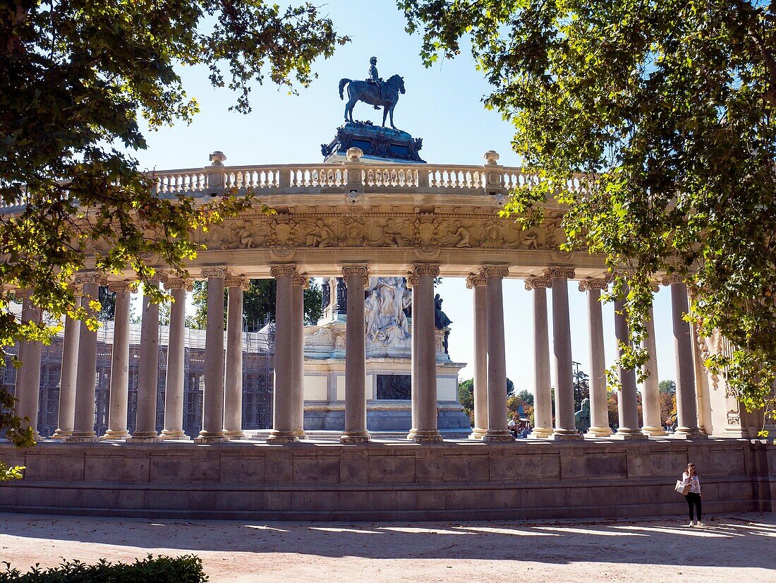 Monumento al rey Alfonso XII en el Parque de El Retiro. Madrid, Spain.