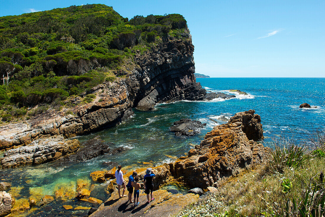 At the northern end of Cellito Beach begins a dramatic clifflines stretch of coast