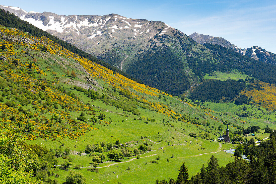 View into the Vall de Parros with the village of Montgarri