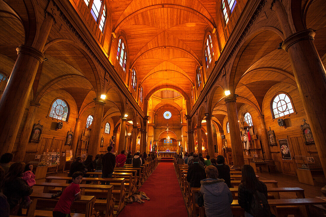 Innenansicht der Holzkirche von San Francisco (Iglesia de San Francisco), ein UNESCO Weltkulturerbe, Castro, Chiloe-Insel, Los Lagos, Patagonien, Chile, Südamerika