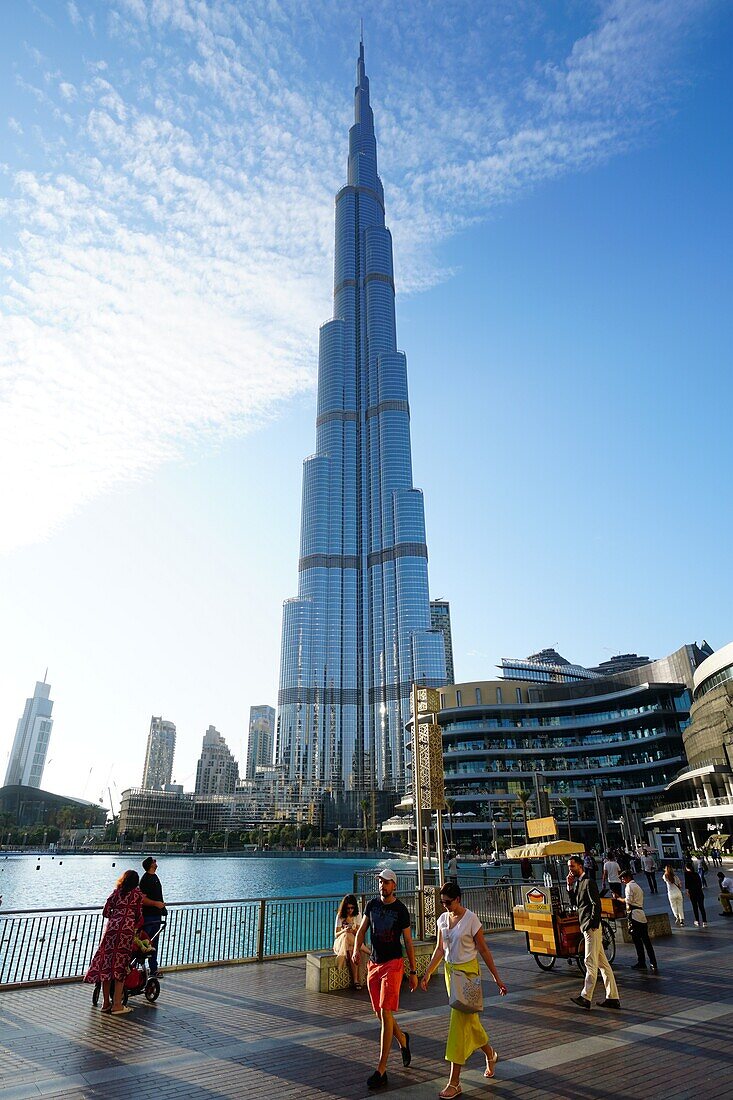 Burj Khalifa, Besucher, See, Downtown, Dubai, VAE, Vereinigte Arabische Emirate