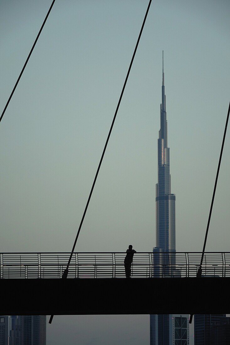 Tolerance Bridge, Dubai Water Canal, Burj Khalifa, Dubai, VAE, Vereinigte Arabische Emirate