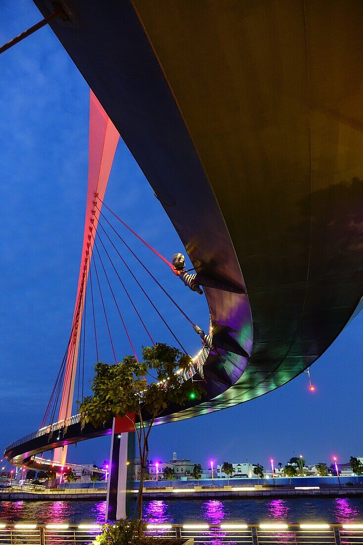 Nacht, Tolerance Bridge, Dubai Water Canal, Dubai, VAE, Vereinigte Arabische Emirate
