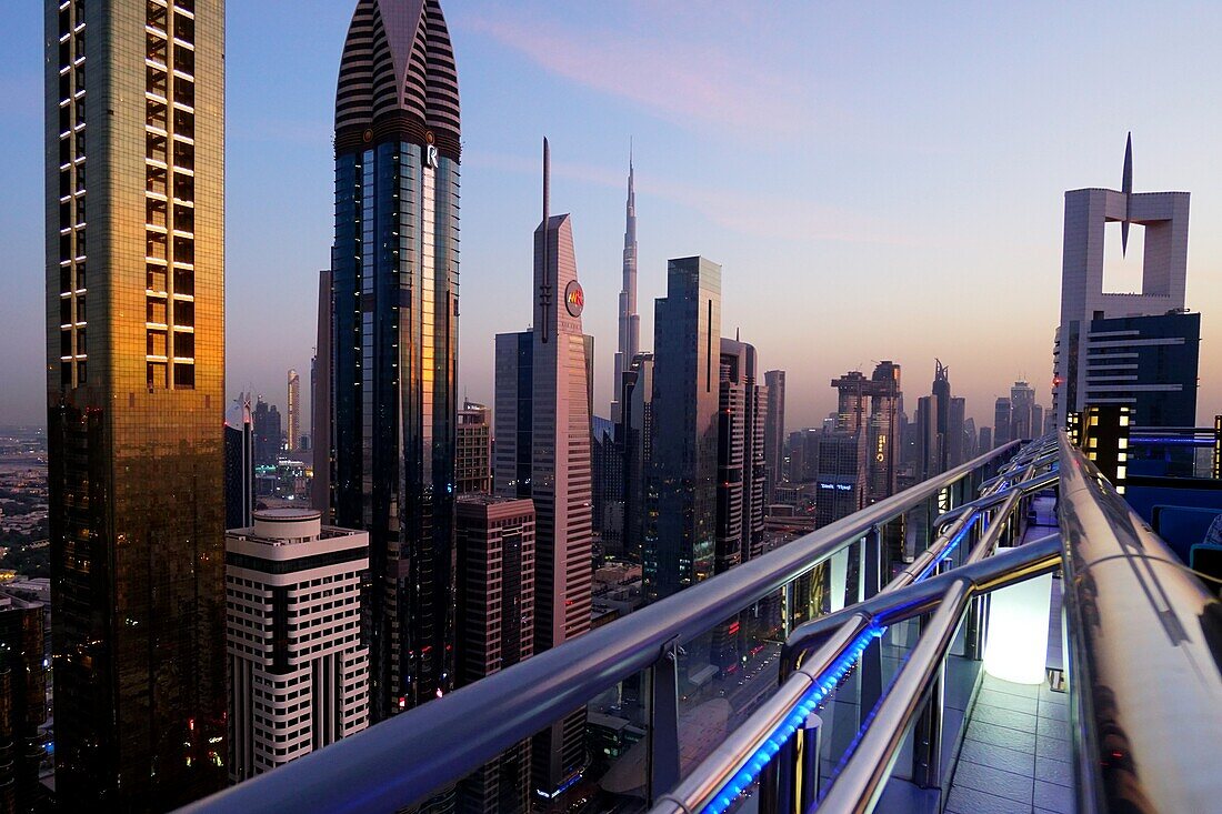Dachterasse, Sheikh Zayed Road, Burj Khalifa, Hochhäuser, Financal Centre, Dubai, VAE, Vereinigte Arabische Emirate