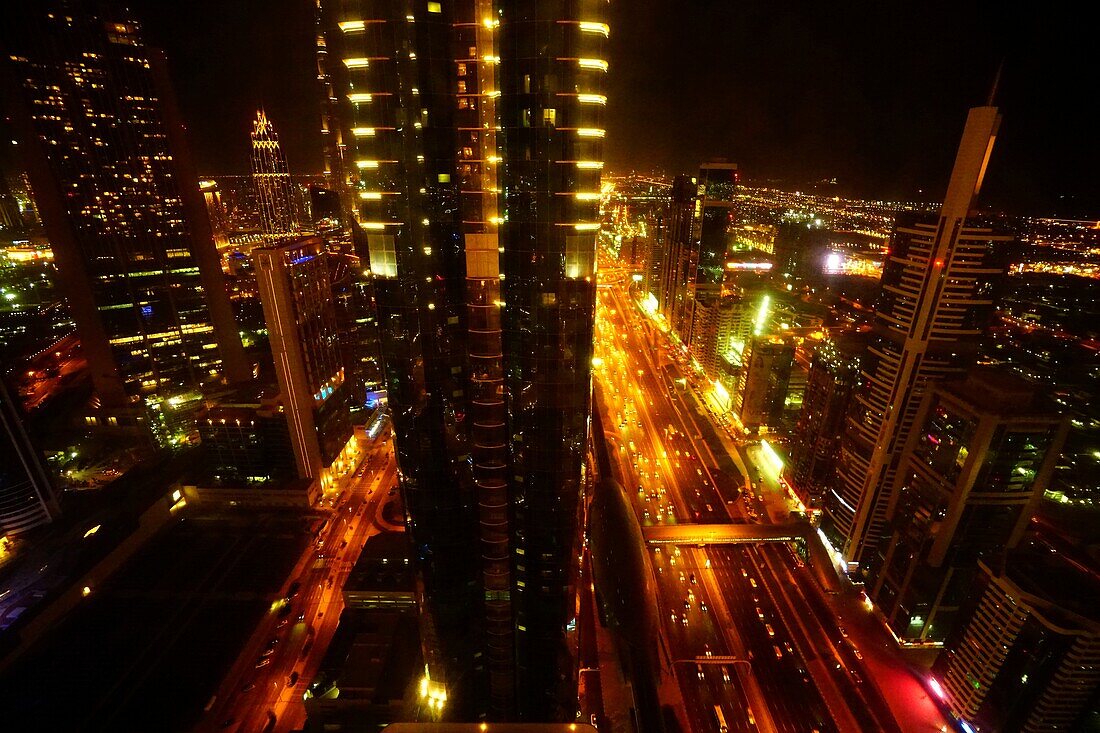 Ausblick, Nacht, Sheikh Zayed Road, Hochhäuser, Financal Centre, Dubai, VAE, Vereinigte Arabische Emirate