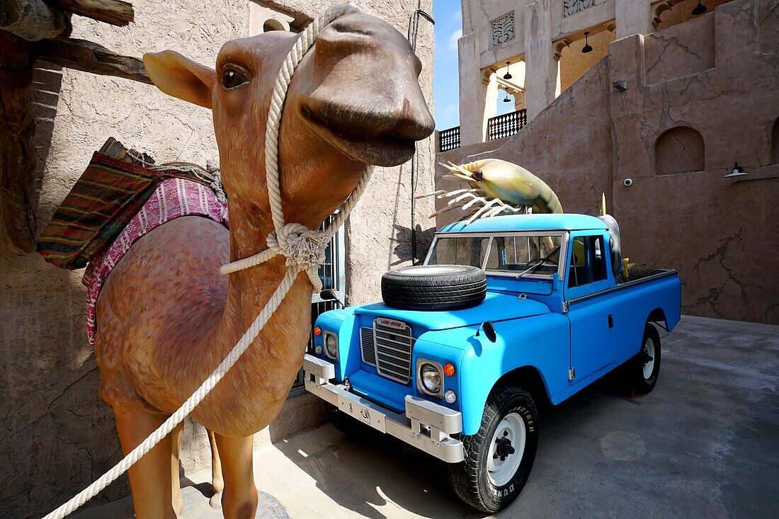 Kamel, Geländewagen, Dekoration, Al Seef, Bur Dubai, Dubai, VAE, Vereinigte Arabische Emirate
