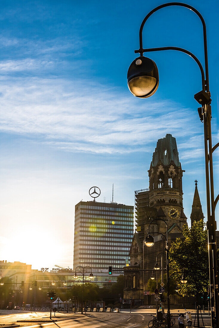 Sonnenaufgang, Europacenter, Kaiser-Wilhelm-Gedächtnis-Kirche, Breitscheitplatz, Berlin, Deutschland