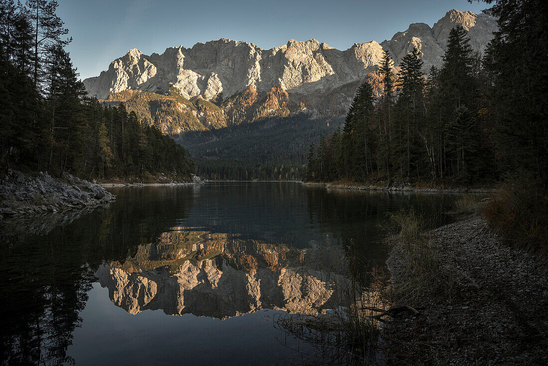 Blick über Eibsee zur Zugspitze, Gemeinde Grainau, Garmisch-Partenkirchen, Bayern, Alpen, Deutschland