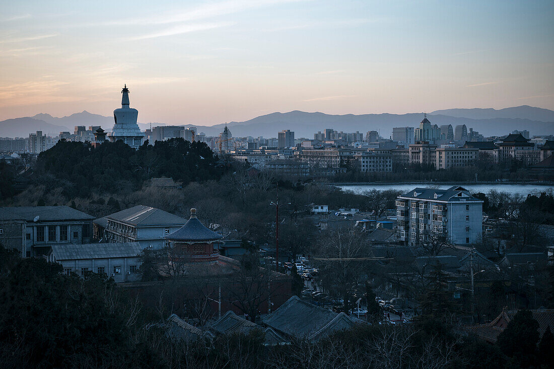 Blick zum Beihai Park, Jingshan Park, Peking, China, Asien