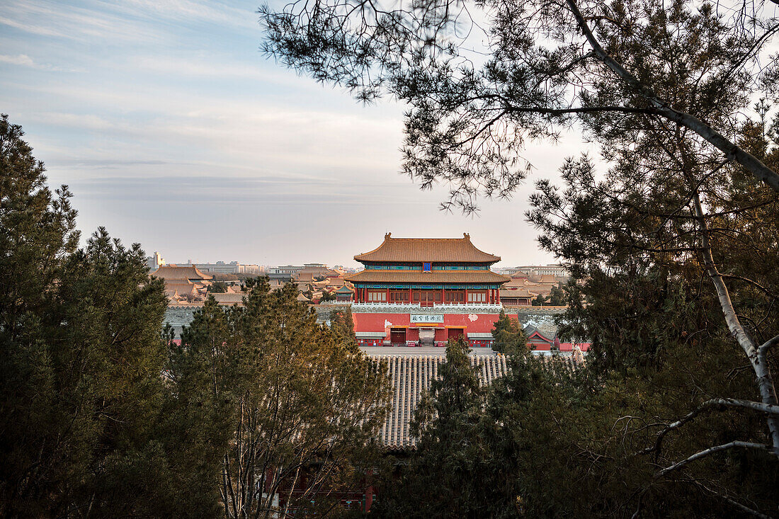 Blick auf das Palast Museum (Nördliches Tor) der Verbotenen Stadt, Jingshan Park, Peking, China, Asien