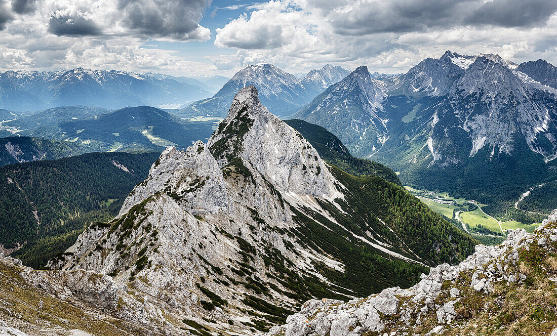 Ahrnspitze Berg im Hochsommer, Gebirge, Scharnitz, Tirol, Österreich