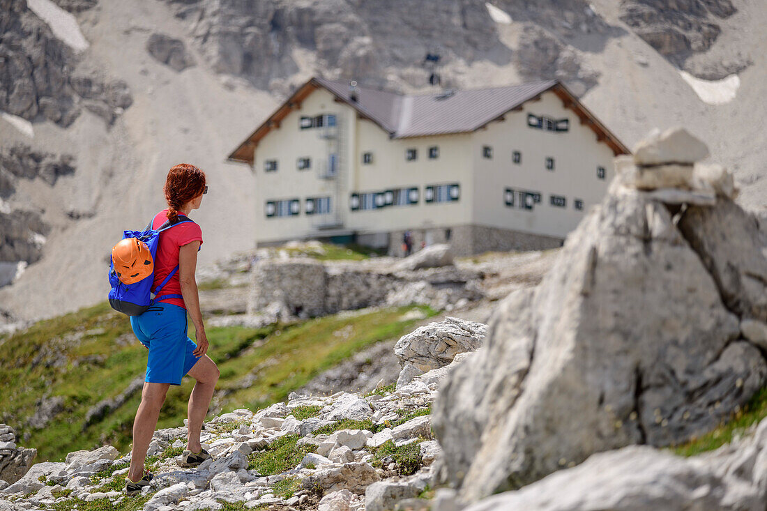 Woman hiking towards hut rifugio Pisciadu, fixed-rope route Pisciadu, Sella range, Dolomites, UNESCO World Heritage Site Dolomites, South Tyrol, Italy