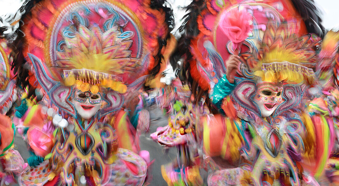 Tänzer in Bewegung, Masskara Festival, Bacolod, Bacolod, Insel Negros, Philippinen, Asien