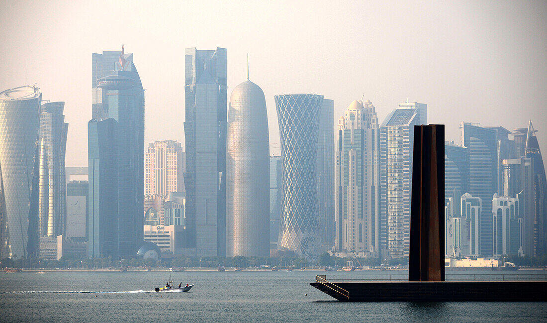 Blick am Museum of Islamic Art an der Corniche, Doha, Katar