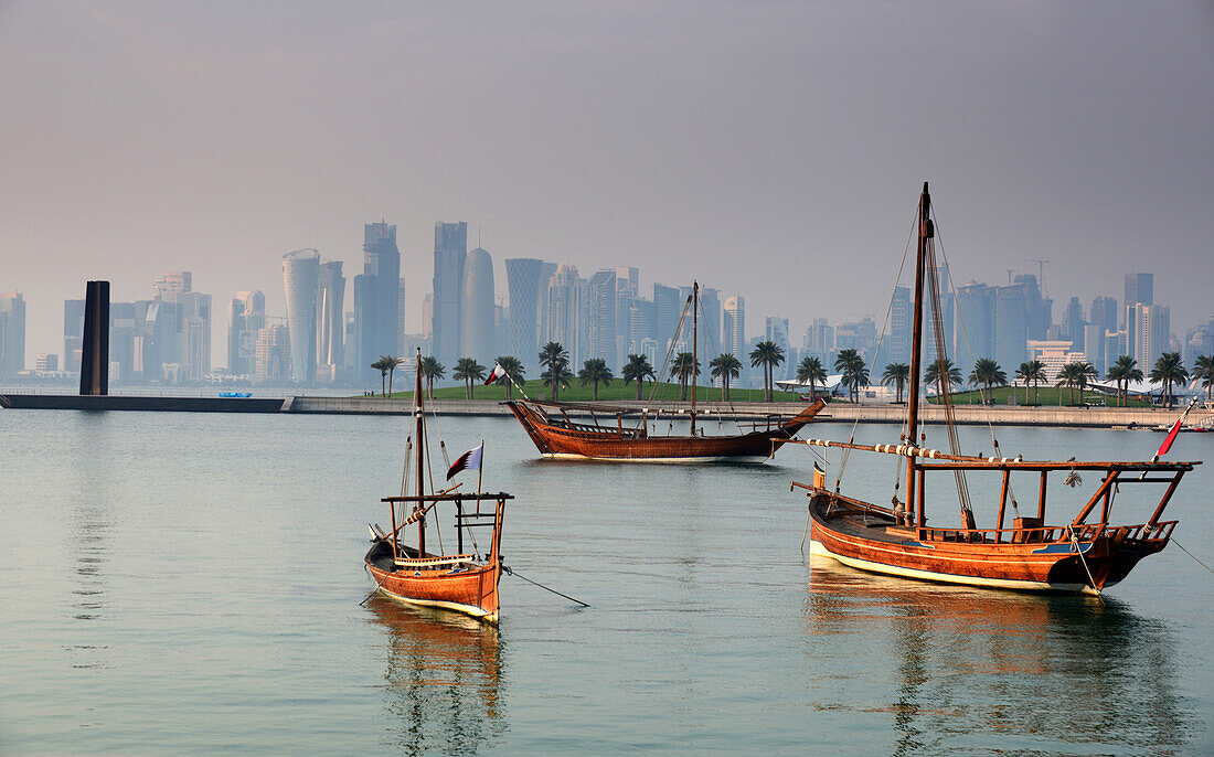 Blick am Museum of Islamic Art an der Corniche, Doha, Katar
