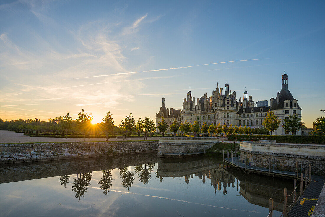 Schloss Chambord, Nordfassade, bei Sonnenaufgang, UNESCO-Weltkulturerbe, Chambord, Loire, Department Loire et Cher, Region Centre, Frankreich