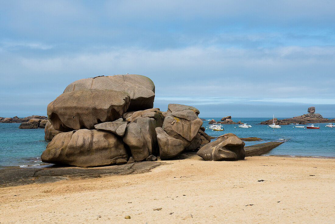 sandy beach with granite boulders, Trégastel, Côte de Granit Rose, Côtes d'Armor, Brittany, France