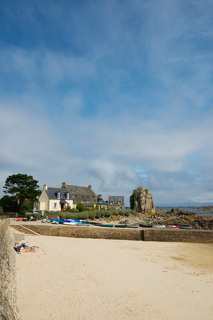 sandy beach, La Gouffre, Plougrescant, Côte de Granit Rose, Cotes d'Armor, Brittany, France
